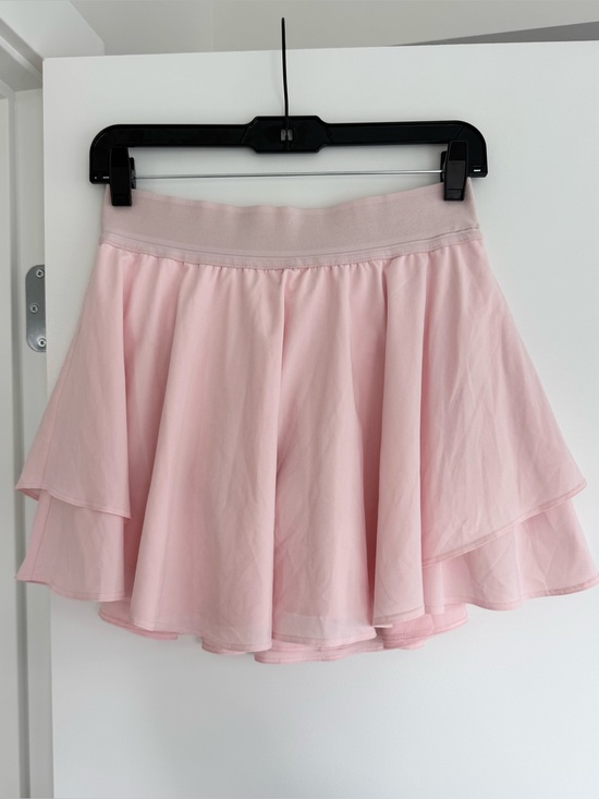 lululemon athletica Dresses & Skirts - Lululemon pink strawberry milkshake rival skirt skirt skort size 6
